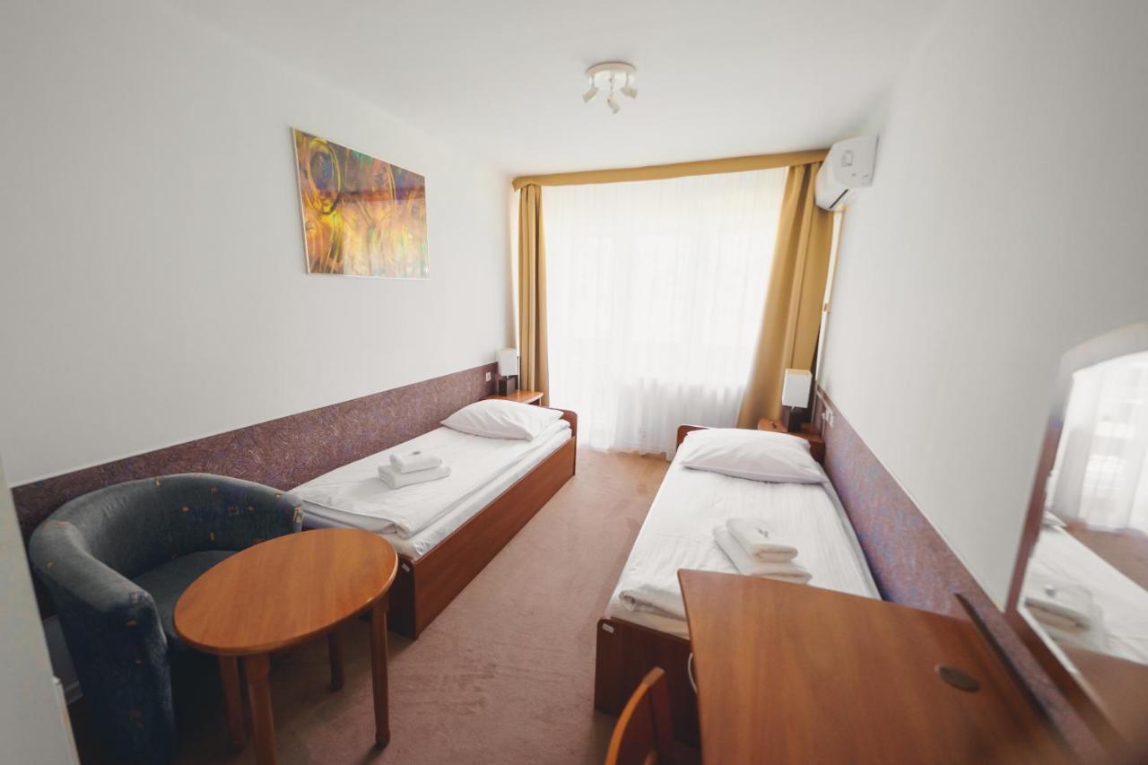 Elita Hotel & Restauracja Iwonicz-Zdrój Екстериор снимка