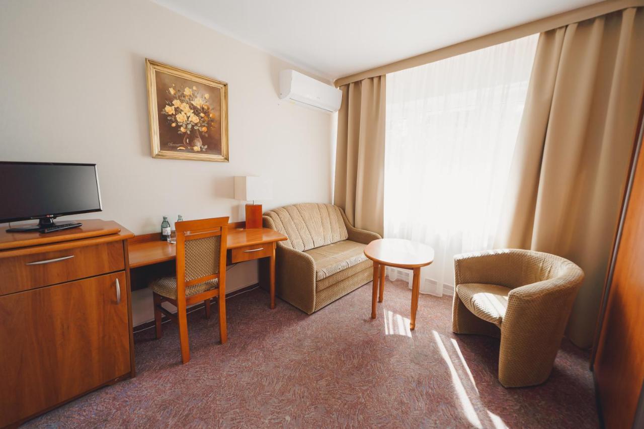 Elita Hotel & Restauracja Iwonicz-Zdrój Екстериор снимка