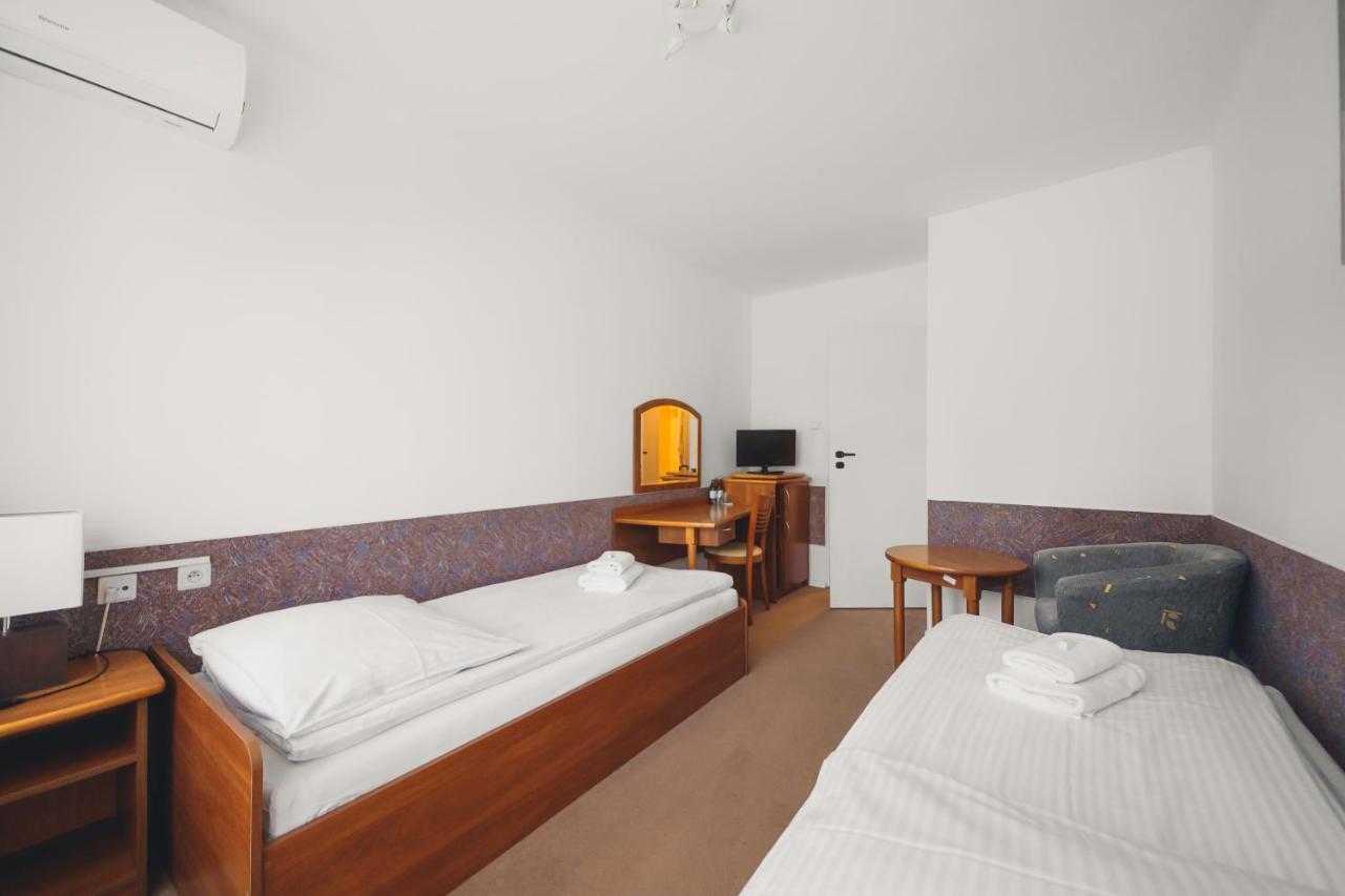 Elita Hotel & Restauracja Iwonicz-Zdrój Екстериор снимка