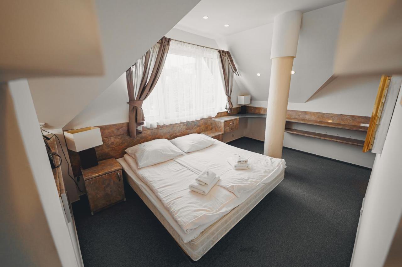 Elita Hotel & Restauracja Iwonicz-Zdrój Екстериор снимка