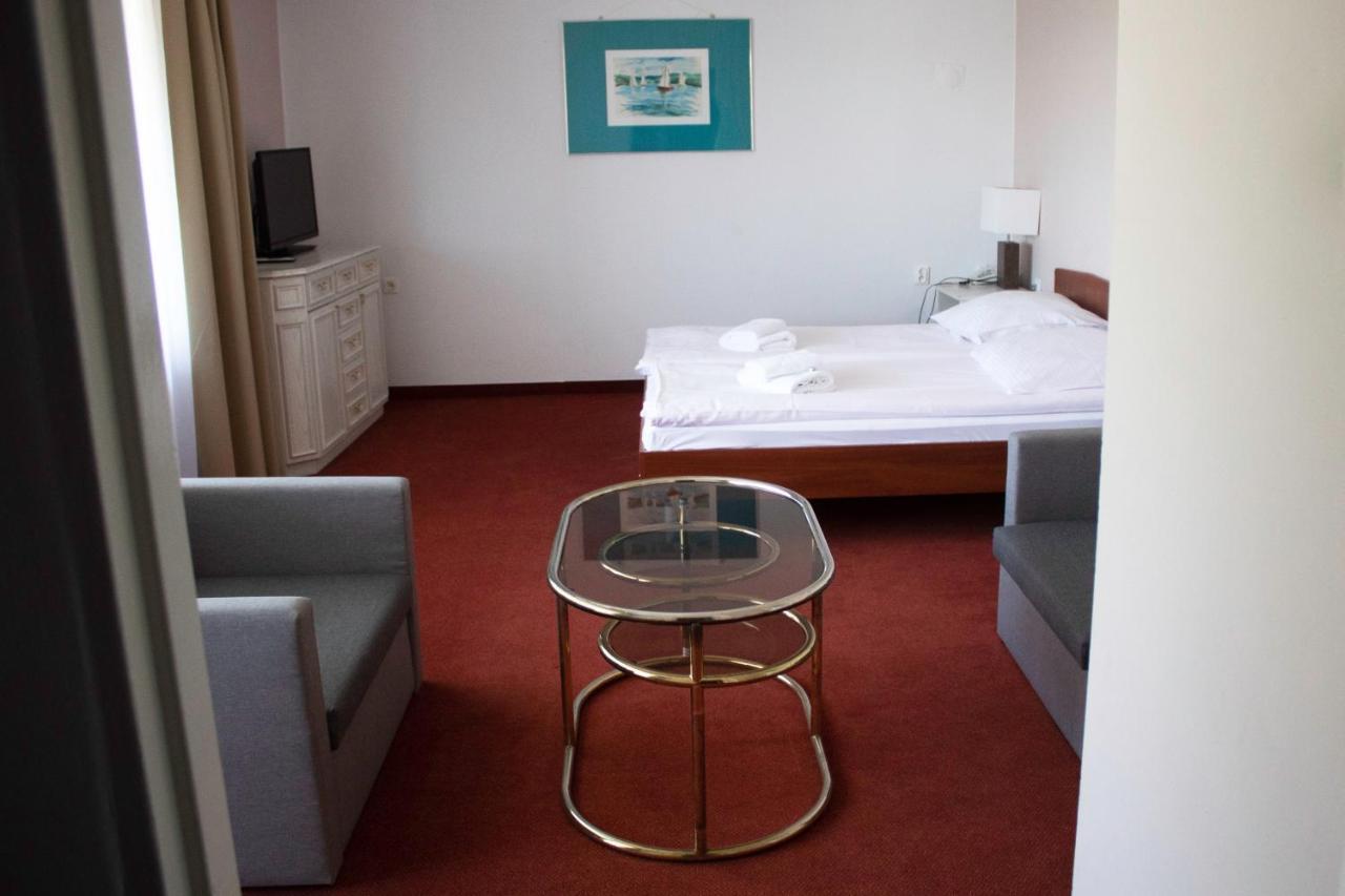 Elita Hotel & Restauracja Iwonicz-Zdrój Екстериор снимка