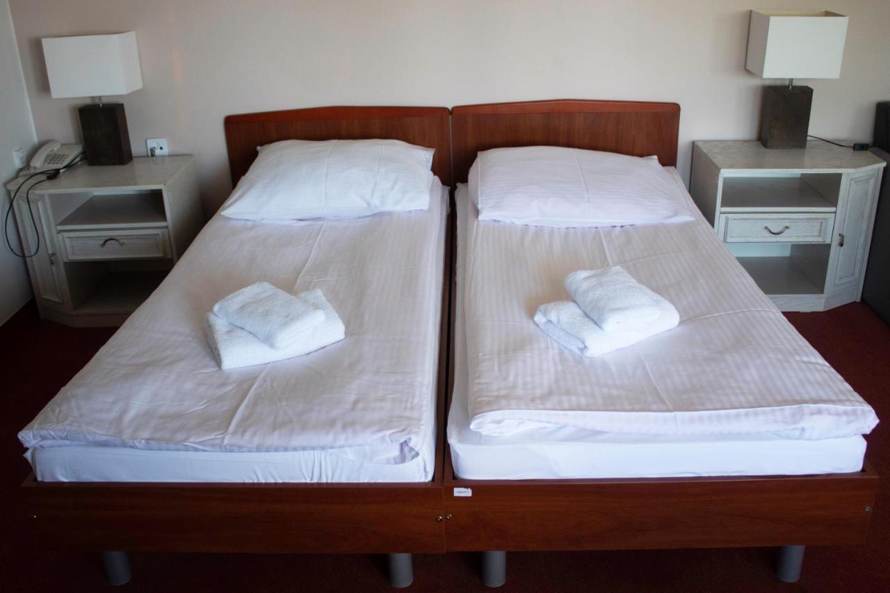 Elita Hotel & Restauracja Iwonicz-Zdrój Екстериор снимка