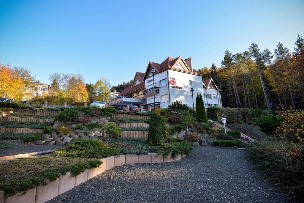 Elita Hotel & Restauracja Iwonicz-Zdrój Екстериор снимка