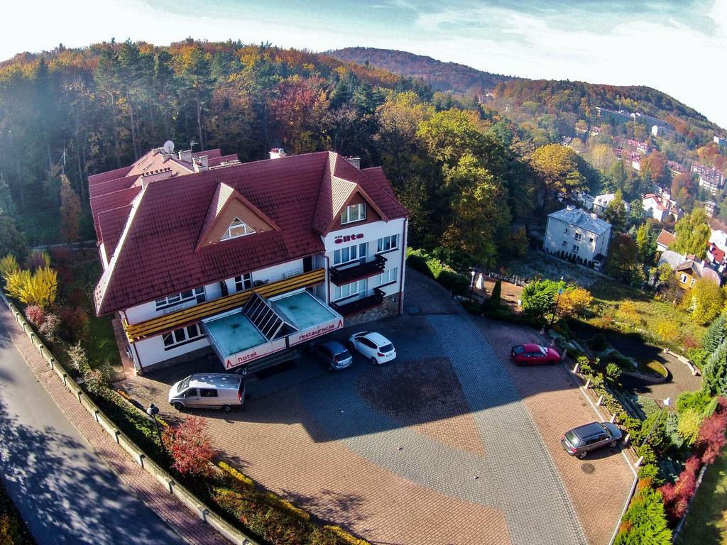 Elita Hotel & Restauracja Iwonicz-Zdrój Екстериор снимка