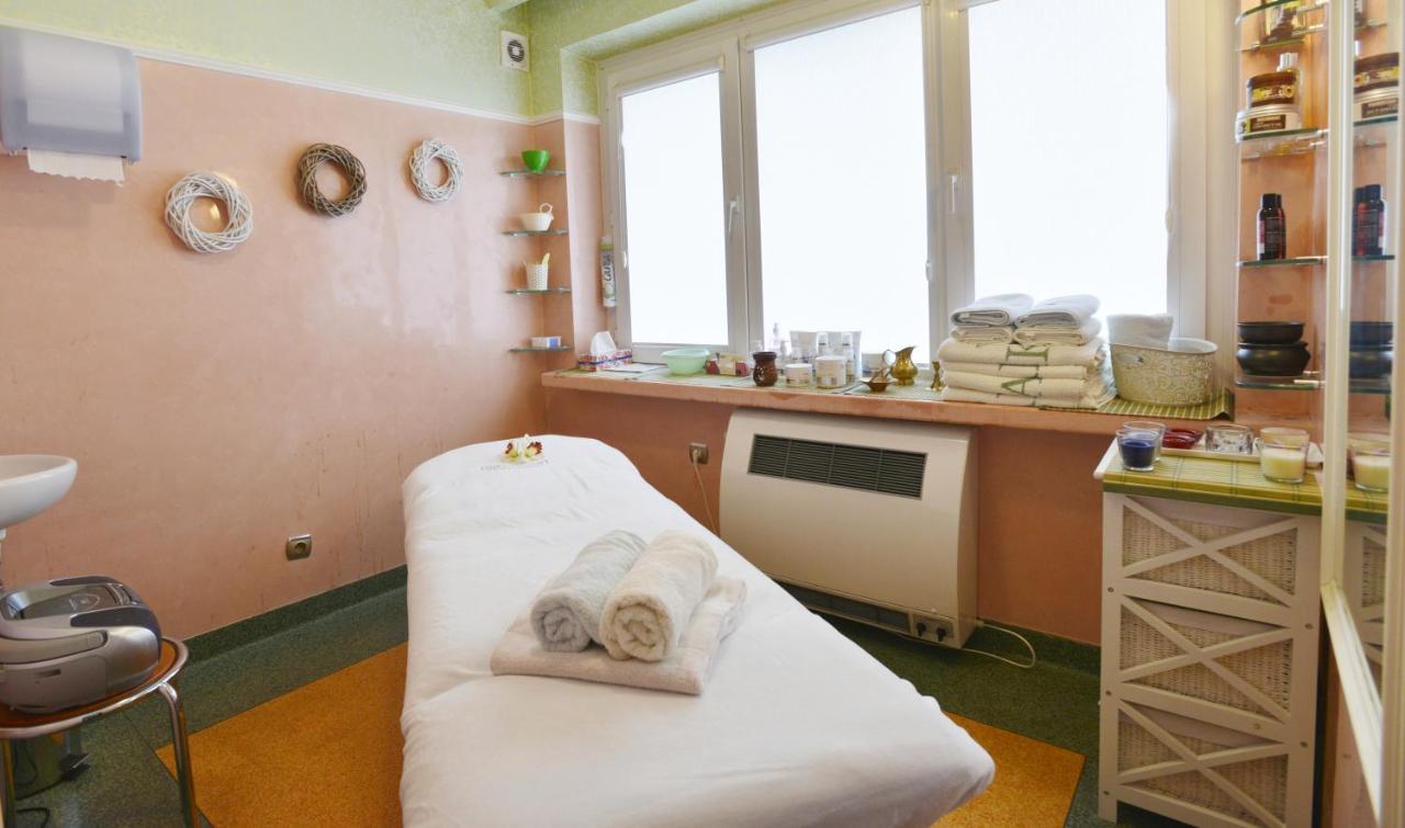 Elita Hotel & Restauracja Iwonicz-Zdrój Екстериор снимка